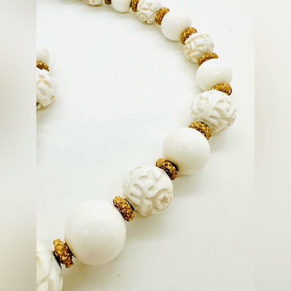 Vintage White MONET Necklace & Earrings - Picture 5 of 12